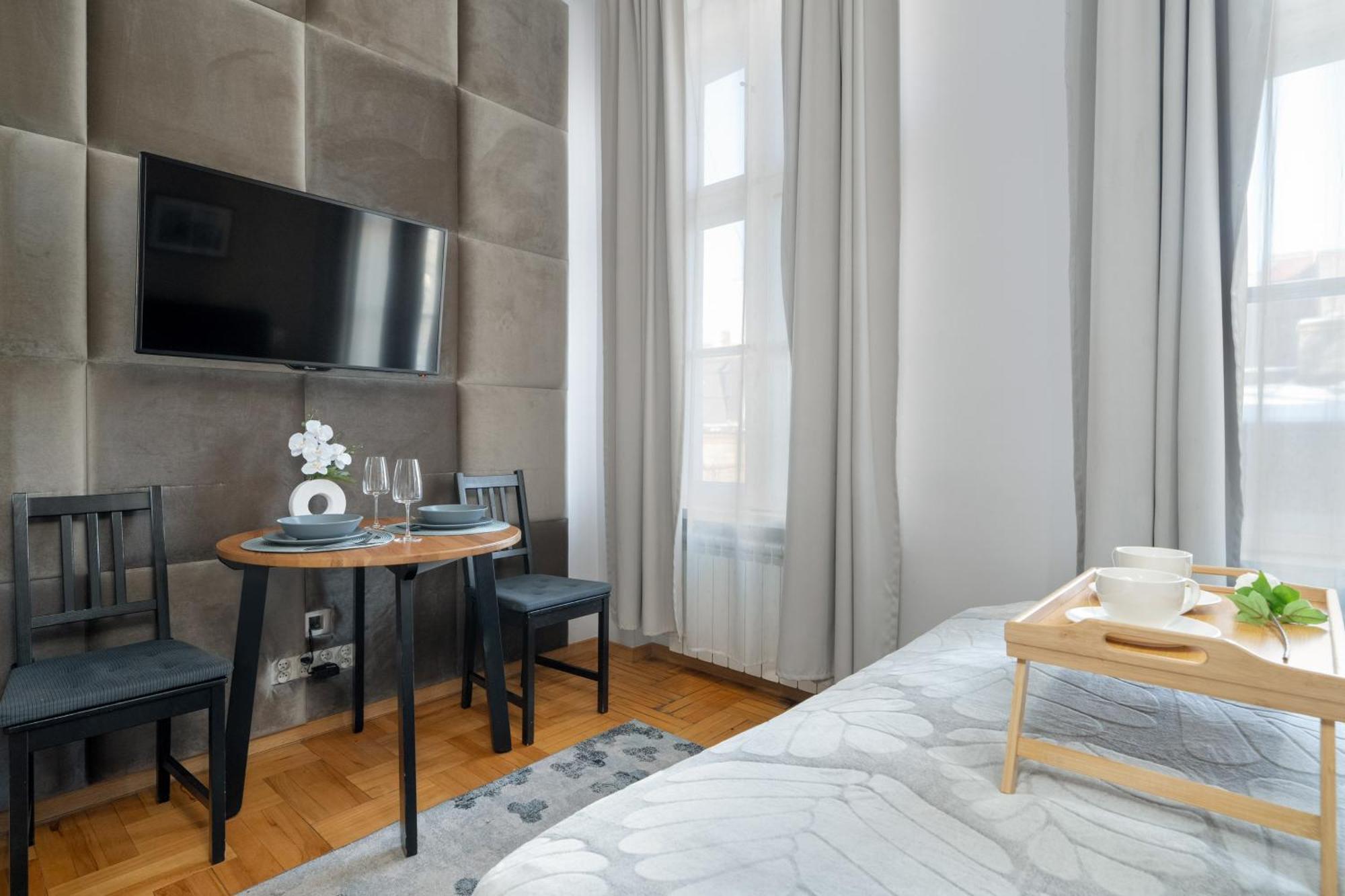 Przytulne Studia Very Berry W Poznaniu Blisko Parku By Noclegi Renters Εξωτερικό φωτογραφία