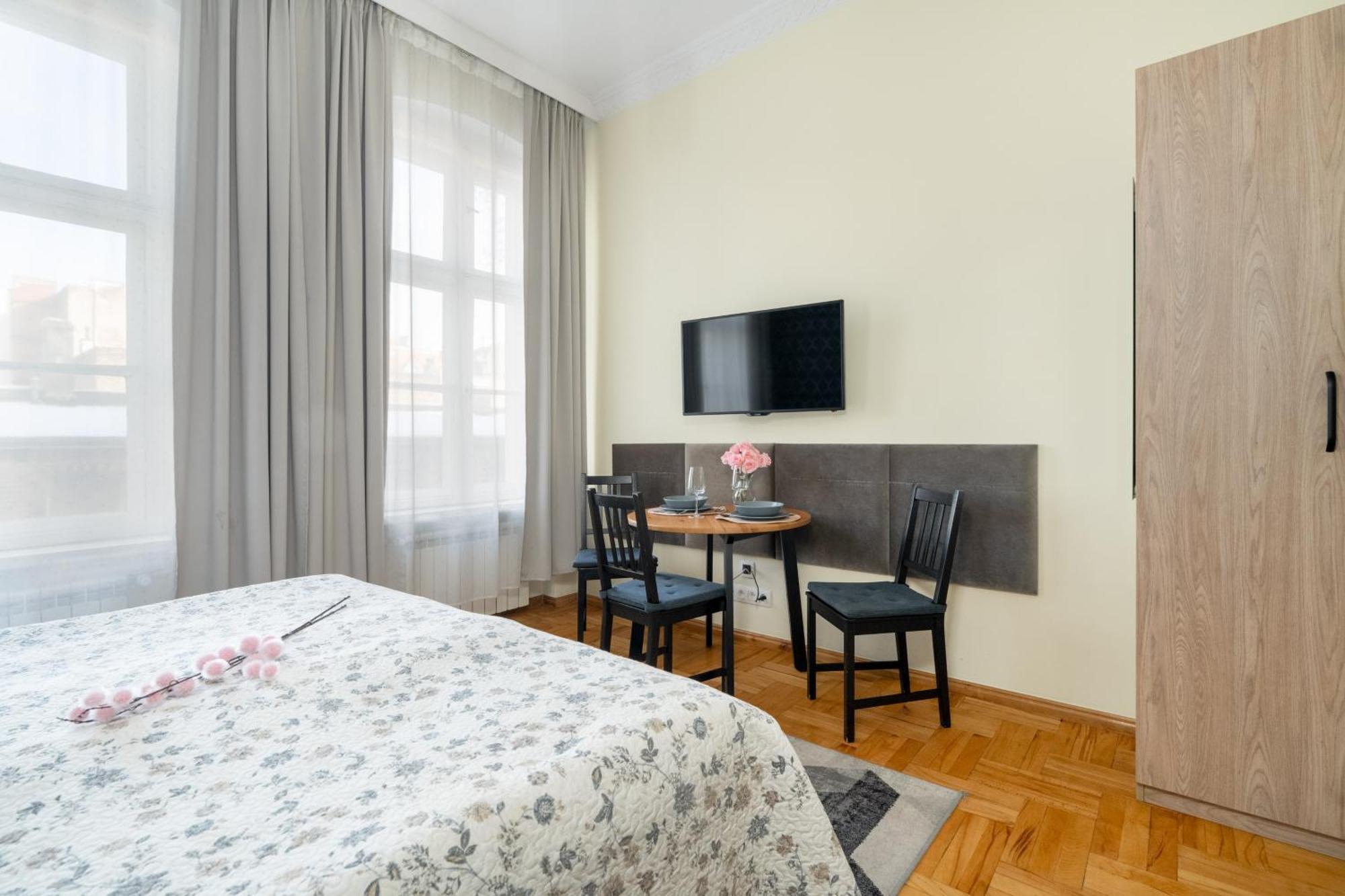 Przytulne Studia Very Berry W Poznaniu Blisko Parku By Noclegi Renters Εξωτερικό φωτογραφία